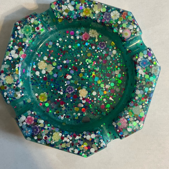 Ashtray - Picture 2 of 2